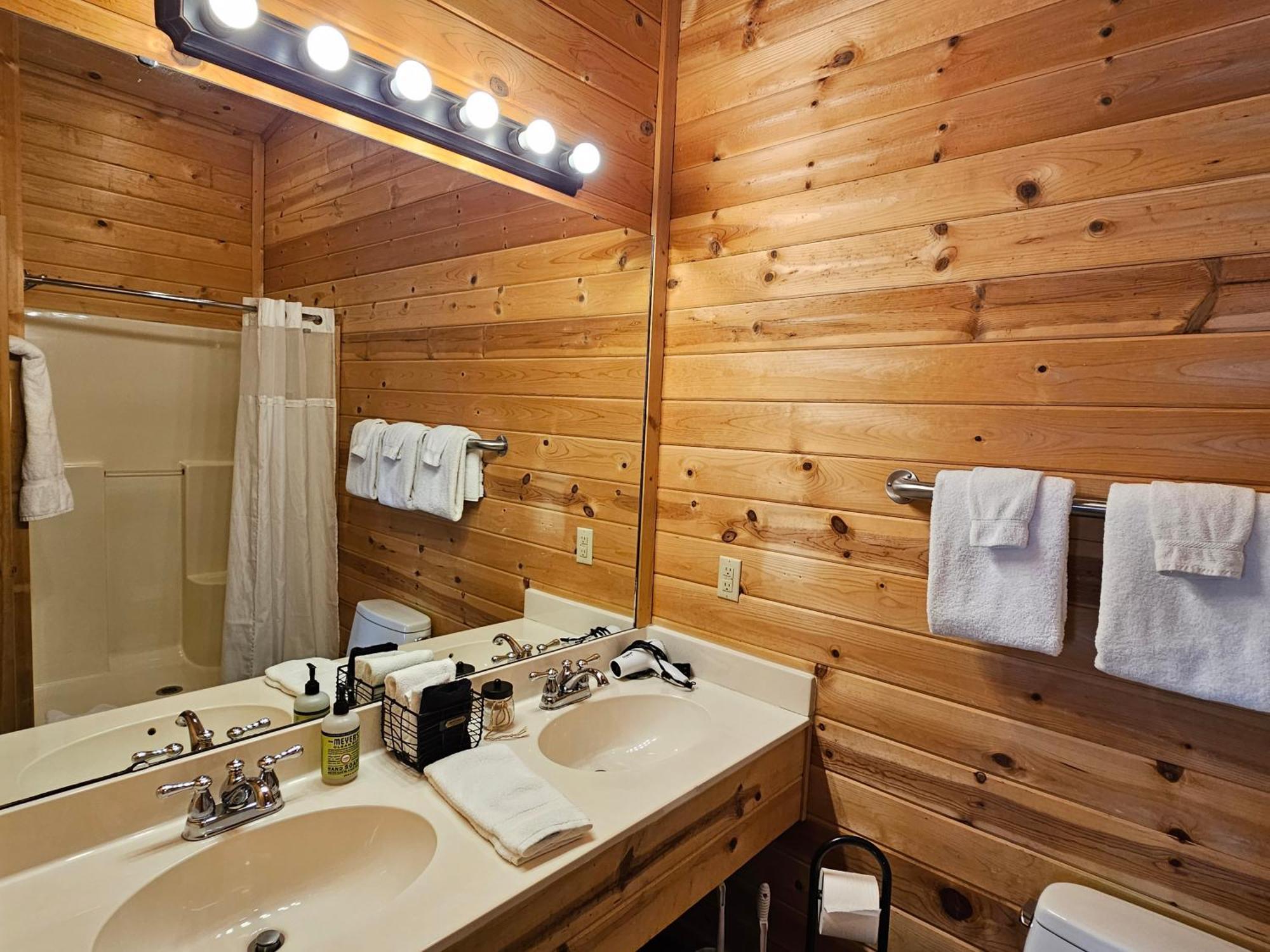 5 Min To Beaver Lake-King Bed-Fire Pit-Jetted Tub #3 Юрика Спрингс Экстерьер фото